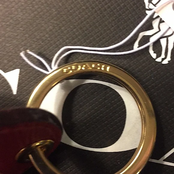 đź’ĄHOST PICđź’ĄCOACH - HEART KEYCHAIN / KEYFOB (NWT) - Picture 4 of 9